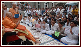 Swamishri blesses students of hostel