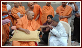 Swamishri blesses an old devotee