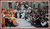 Swamishri blesses devotees