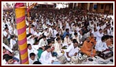  Devotees engaged in darshan of Swamishri's morning puja