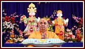 Swamishri in a divine mood