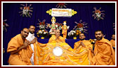 Sadhus honor Swamishri with a garland and shawl