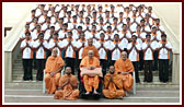 Swamishri with youths from Yuva Talim Kendra