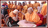 Swamishri blesses Pujya Balmukund Swami