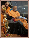 Swamishri performs murti-pratishthta rituals of Shri Nilkanth Varni for Jaipur BAPS Swaminarayan Mandir