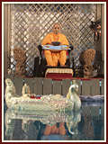 Swamishri manouvers Shri Harikrishna Maharaj's boat by remote control