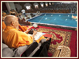 Swamishri manouvers Shri Harikrishna Maharaj's boat by remote control