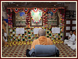 Swamishri engaged in darshan of Thakorji in assembly hall...