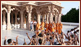  Swamishri blesses devotees during the changing of janoi ceremony on Raksha Bandhan