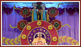  Swamishri blesses the Rakshabandhan festival assembly