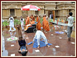  Swamishri on his way for his morning puja