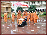  Swamishri on his way for his morning puja