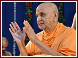   Swamishri blesses all