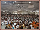  Devotees engaged in Swamishri's morning puja darshan