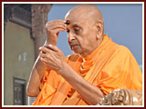   Swamishri engaged in his morning puja