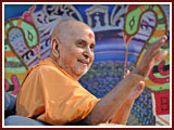  Swamishri blesses all