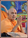  Swamishri blesses all