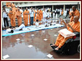  Swamishri in a divine, jovial mood