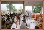 Swamishri blesses the satsang assembly in the mandir 