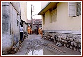 Swamishri walks through the narrow gullies and lanes of Bhadra village  