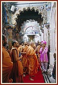  Swamishri engaged in Thakorji's darshan