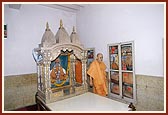  Swamishri performs pradakshina in Shastriji Maharaj's room