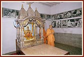 Swamishri performs pradakshina in Yogiji Maharaj's room