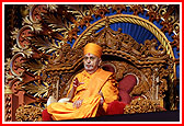 Swamishri blesses Inauguration and Youth Day assembly