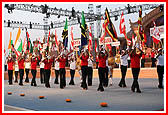 Dance - 'Nav yuvano Shrijino sandesh lai fariye...'