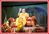 Swamishri's divine gestures