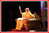 Swamishri's divine gestures