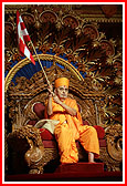 Swamishri and senior sadhus wave BAPS flag