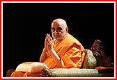 Sadhu Initiation Ceremony - Swamishri bids Jai Swaminarayan to all after his puja