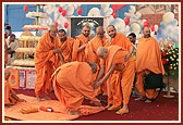 Morning Puja, 28 November 2006, Bochasan - 