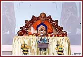 Balika Din Morning Programs June 09, 2004 - Swamishri performs pooja 