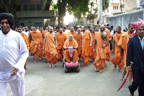 Yogi Smruti Mandir  - New Year Celebration with Pramukh Swami Maharaj, Gondal, India