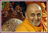 Swamishri smiles and laughs while playing the game 