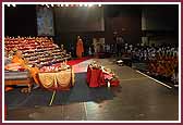 morning ,Swamishri prays to Bhagwan Swaminarayan and his Gurus during his pooja