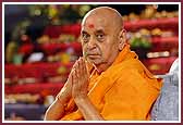 morning ,Swamishri humbly folds his hands and bows to the balaks at the end of his morning pooja 