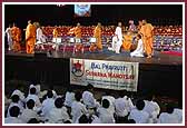morning ,Saints and balaks play a game in the presence of Swamishri during the morning session
