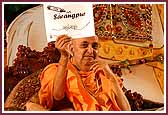 Evening ,Swamishri participates in a game to please balaks and balikas 