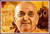 Evening ,Swamishri in a cheerful mood during the evening assembly 