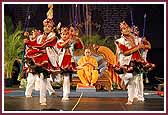 Evening,Balaks welcome Swamishri with an energetic dance 