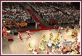 Evening,Balaks welcome Swamishri with an energetic dance 