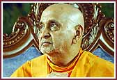Evening,Swamishri in the evening Swagat Assembly