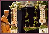 Evening,Swamishri lovingly swings Akshar Purushottam Maharaj on a hindolo