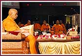 Morning,Swamishri does the mala during pooja 