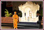 Morning,Swamishri next to a replica of the Akshar Deri and murtis of Neelkanth Varni to be given as mementos to delegates 