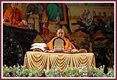 Morning,Swamishri does the mala during pooja 