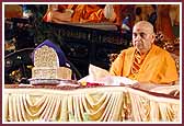 Morning,Swamishri does the mala during pooja 